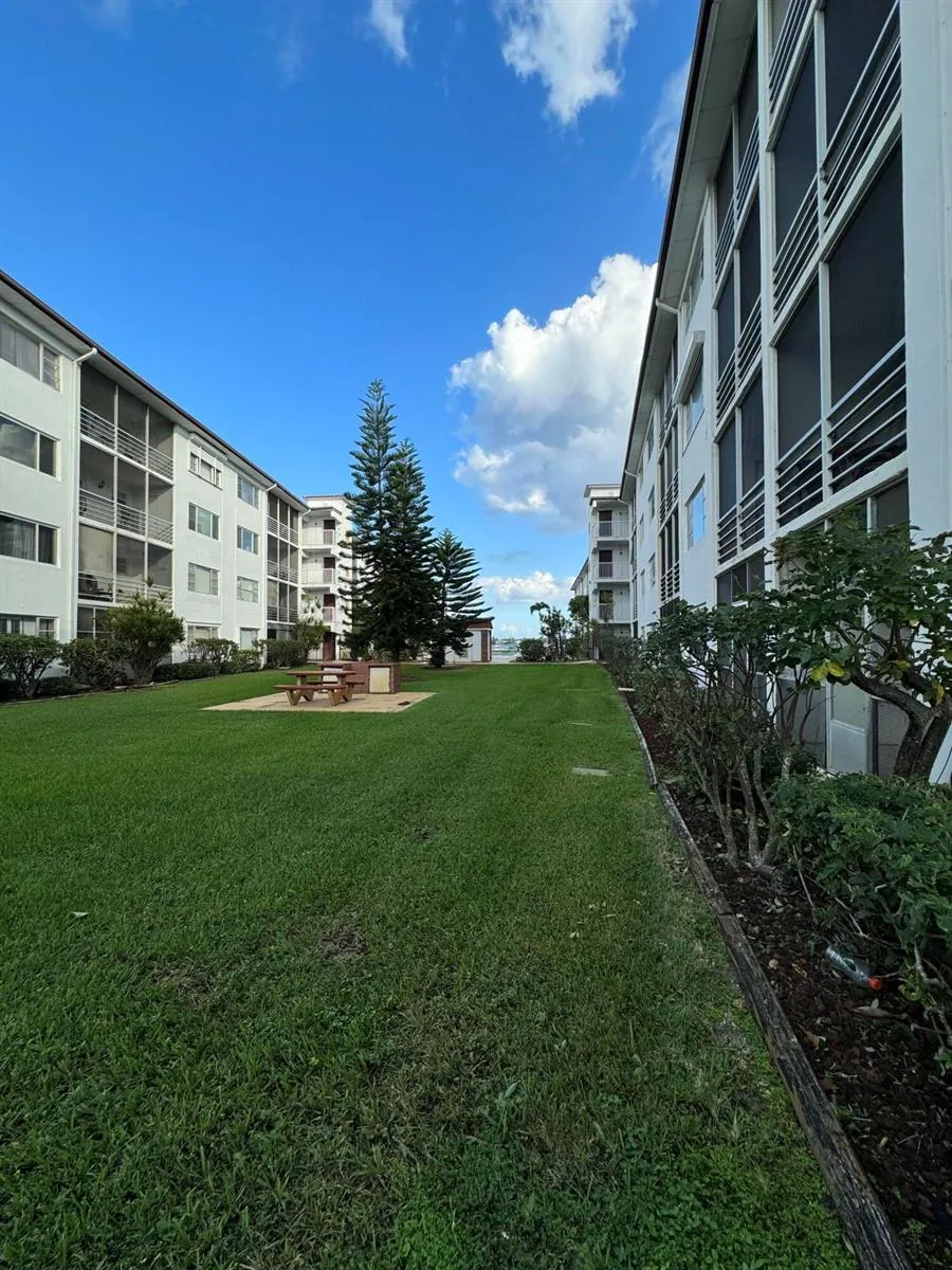 4500 FLAGLER DRIVE #D2 West Palm Beach, FL 33407