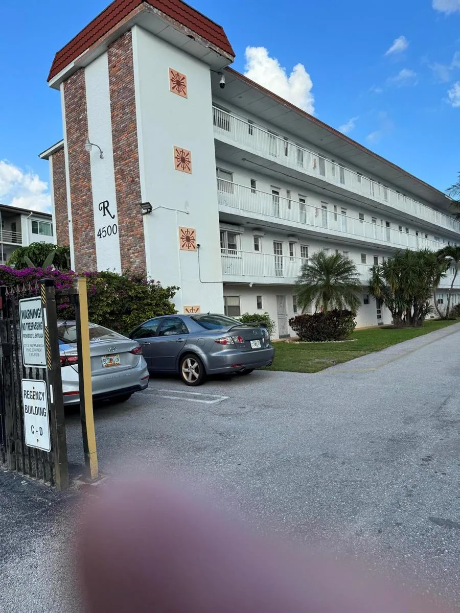 4500 FLAGLER DRIVE #D2 West Palm Beach, FL 33407
