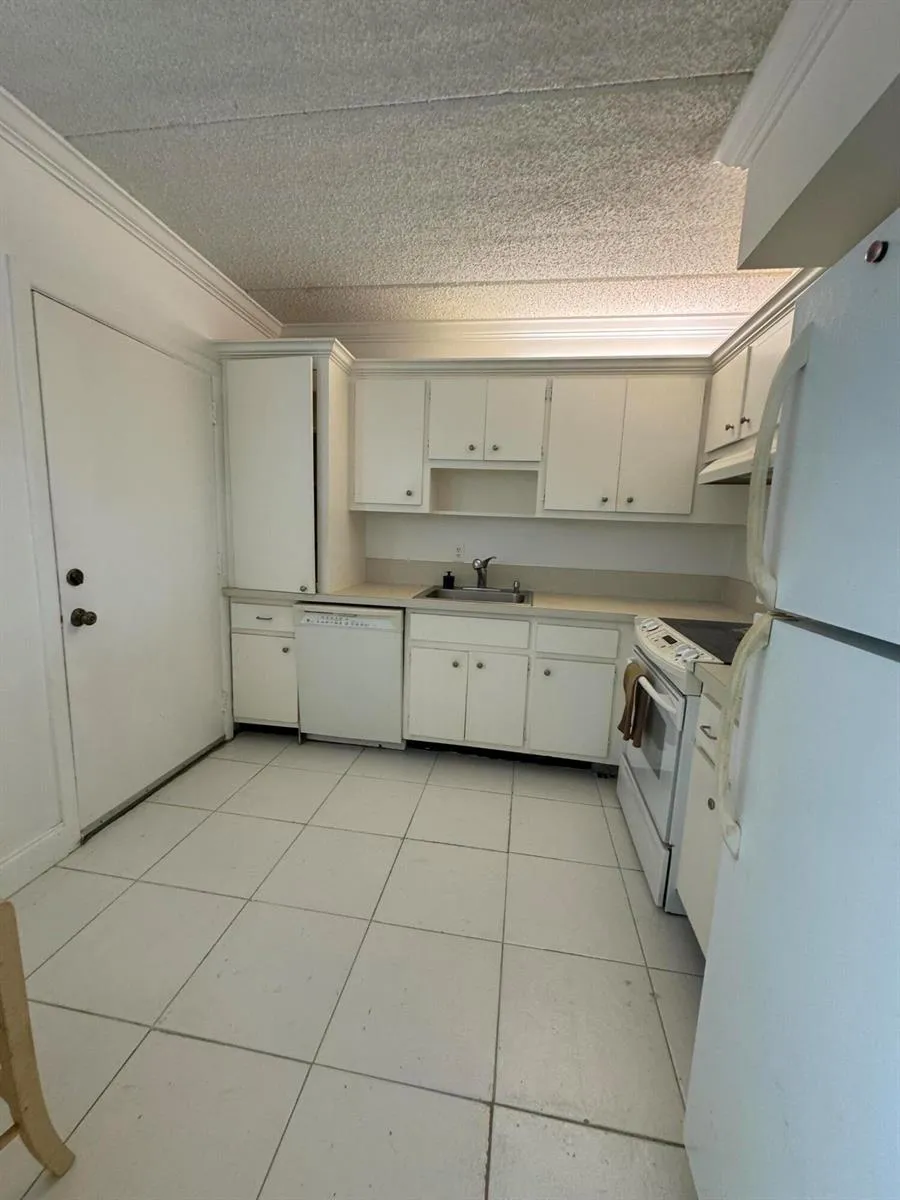4500 FLAGLER DRIVE #D2 West Palm Beach, FL 33407