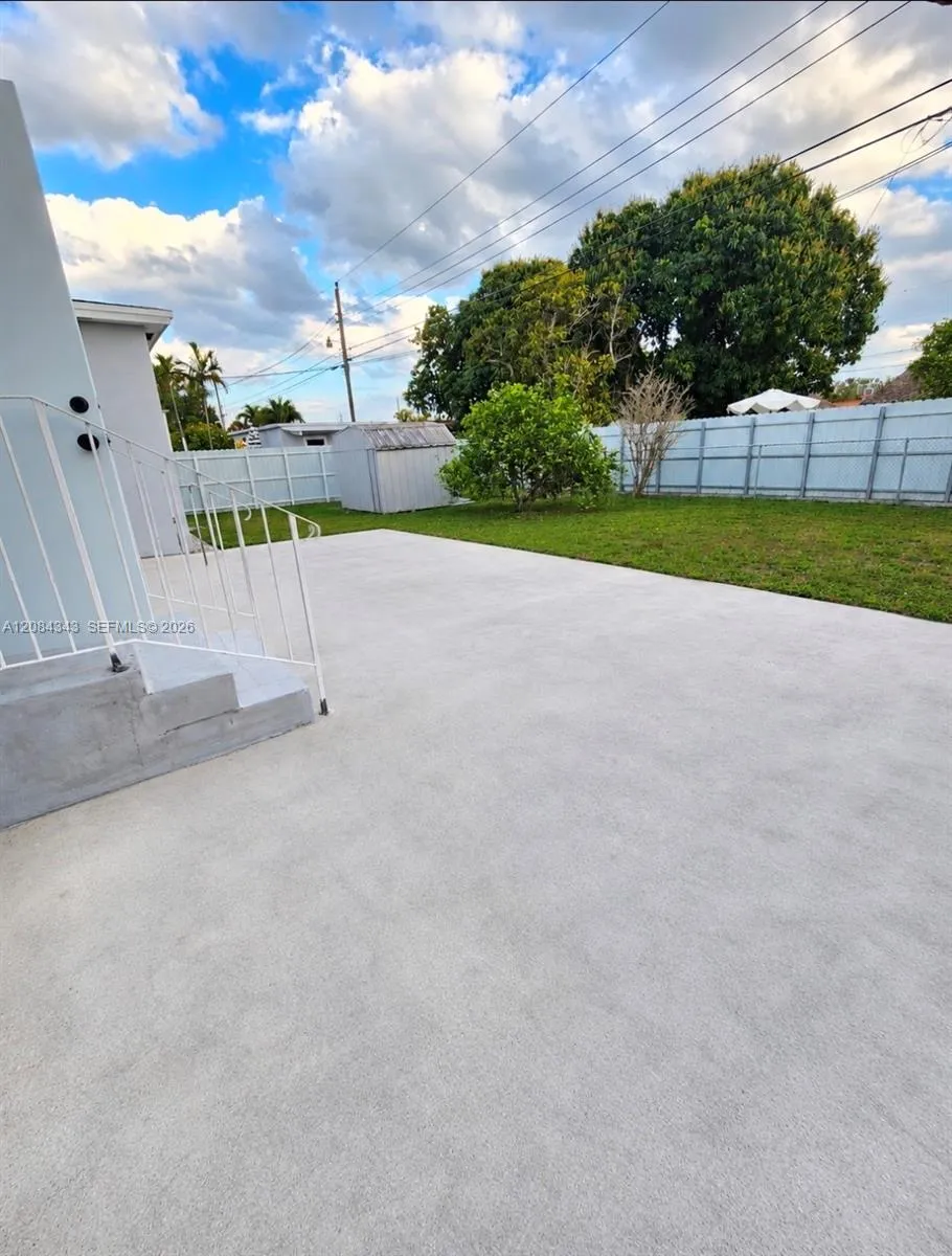 130 E 35th St Hialeah, FL 33013