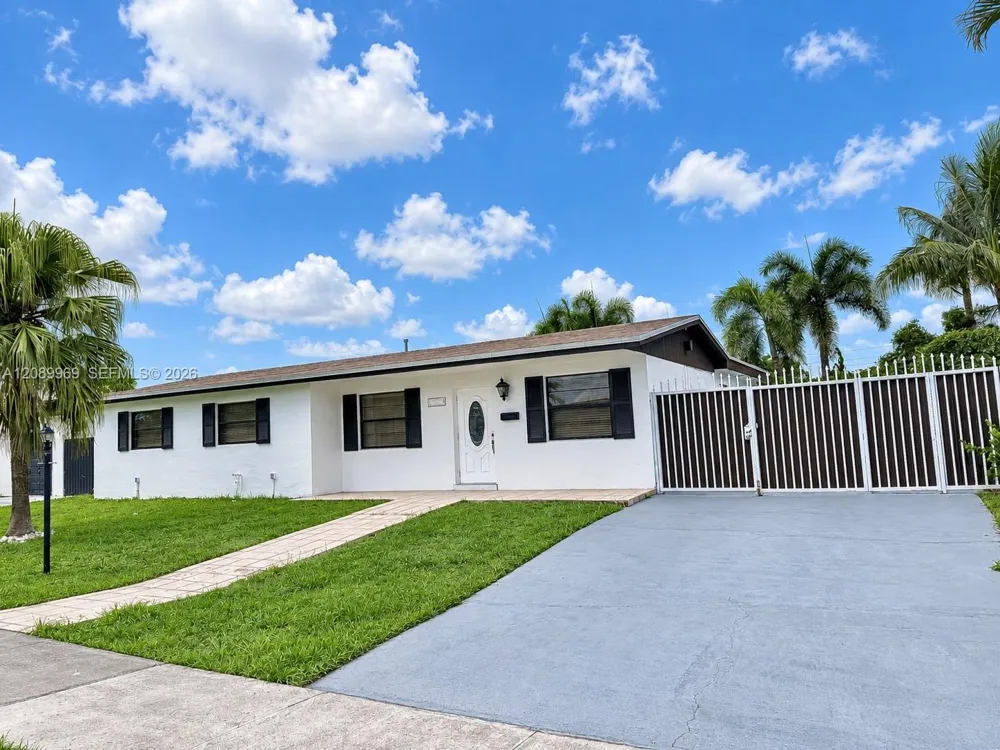 18310 NW 85th Ave Hialeah, FL 33015