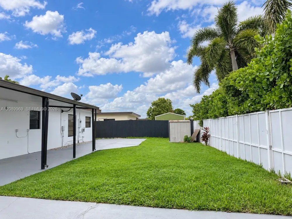 18310 NW 85th Ave Hialeah, FL 33015