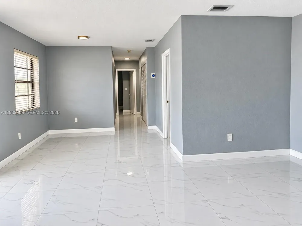 18310 NW 85th Ave Hialeah, FL 33015