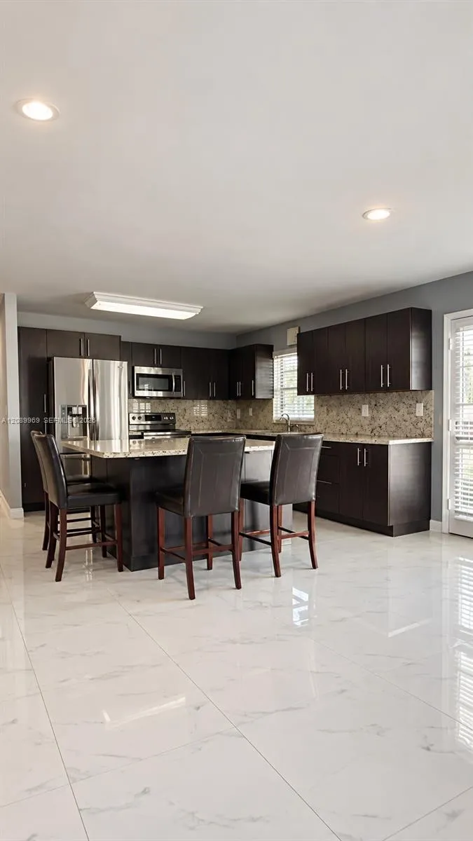 18310 NW 85th Ave Hialeah, FL 33015