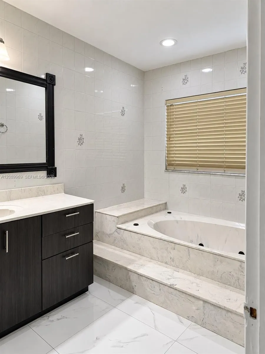 18310 NW 85th Ave Hialeah, FL 33015