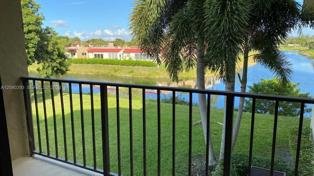 1566 Lake Crystal Dr #E West Palm Beach, FL 33411