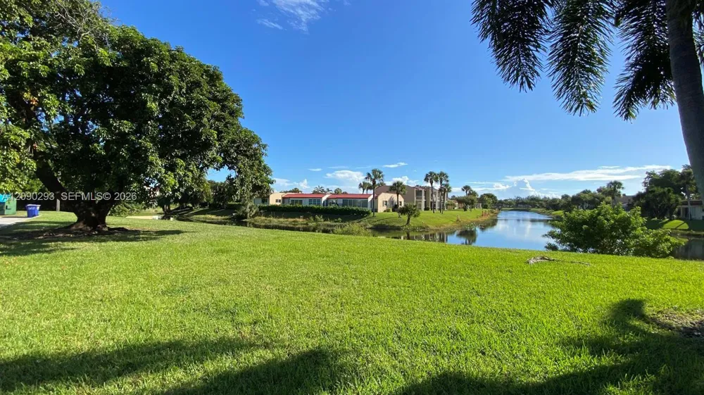 1566 Lake Crystal Dr #E West Palm Beach, FL 33411