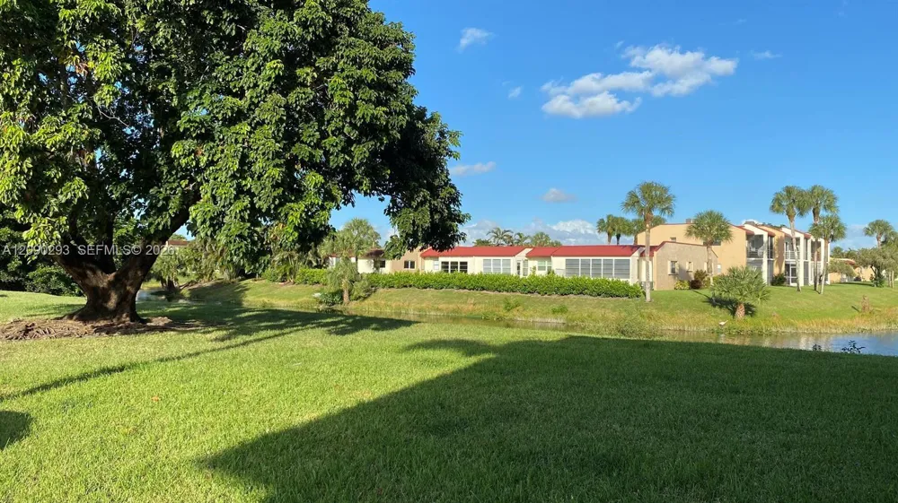 1566 Lake Crystal Dr #E West Palm Beach, FL 33411