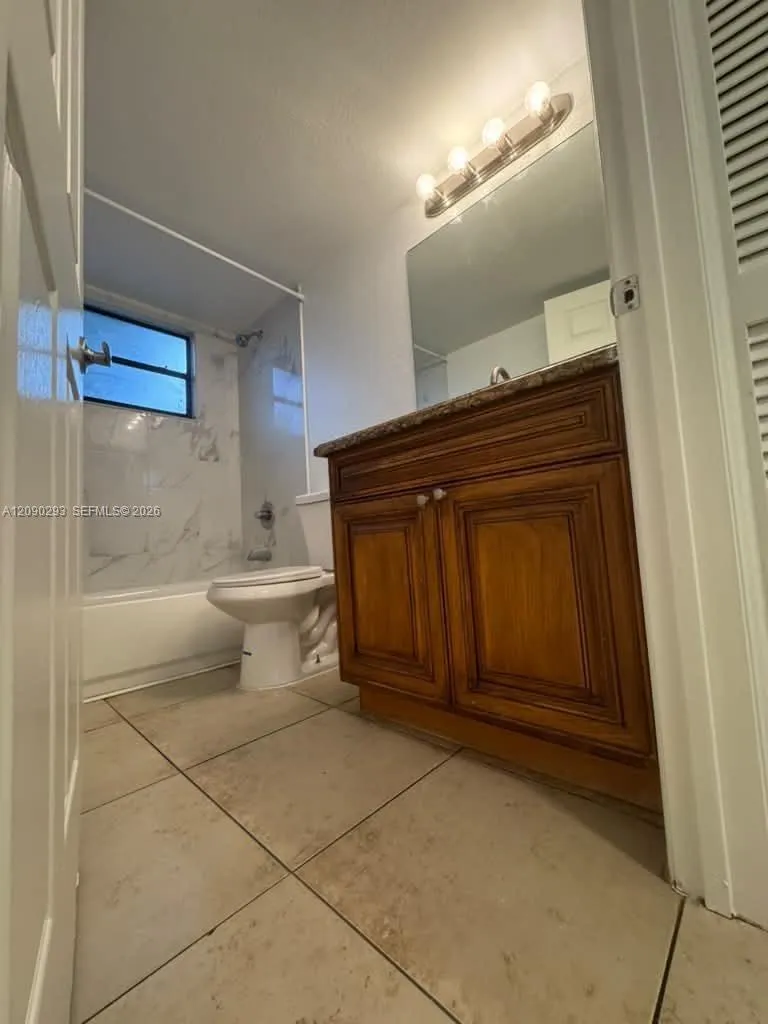 1566 Lake Crystal Dr #E West Palm Beach, FL 33411