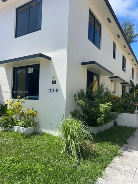 7734 Byron Ave #6
