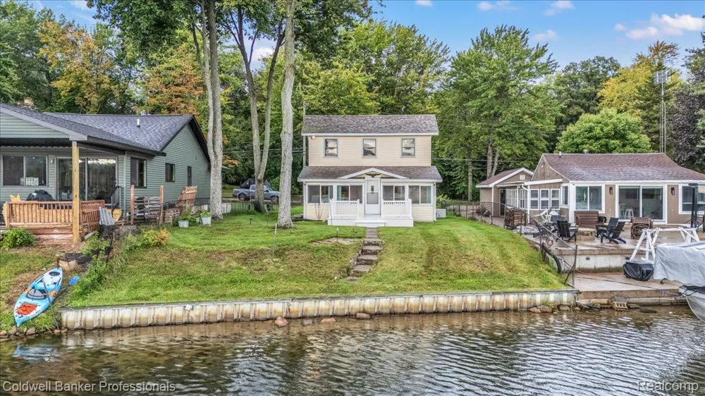 733 Lakeshore Drive Deerfield Township, MI 48421