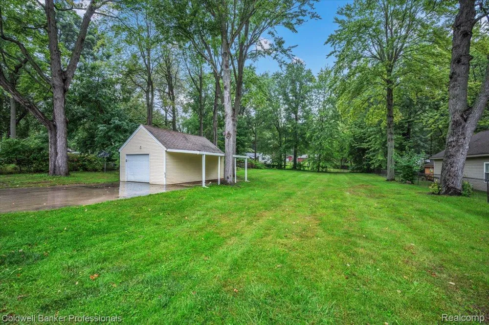 733 Lakeshore Drive Deerfield Township, MI 48421
