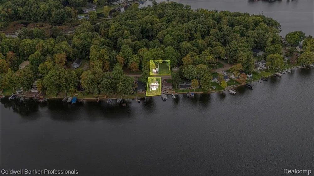 733 Lakeshore Drive Deerfield Township, MI 48421