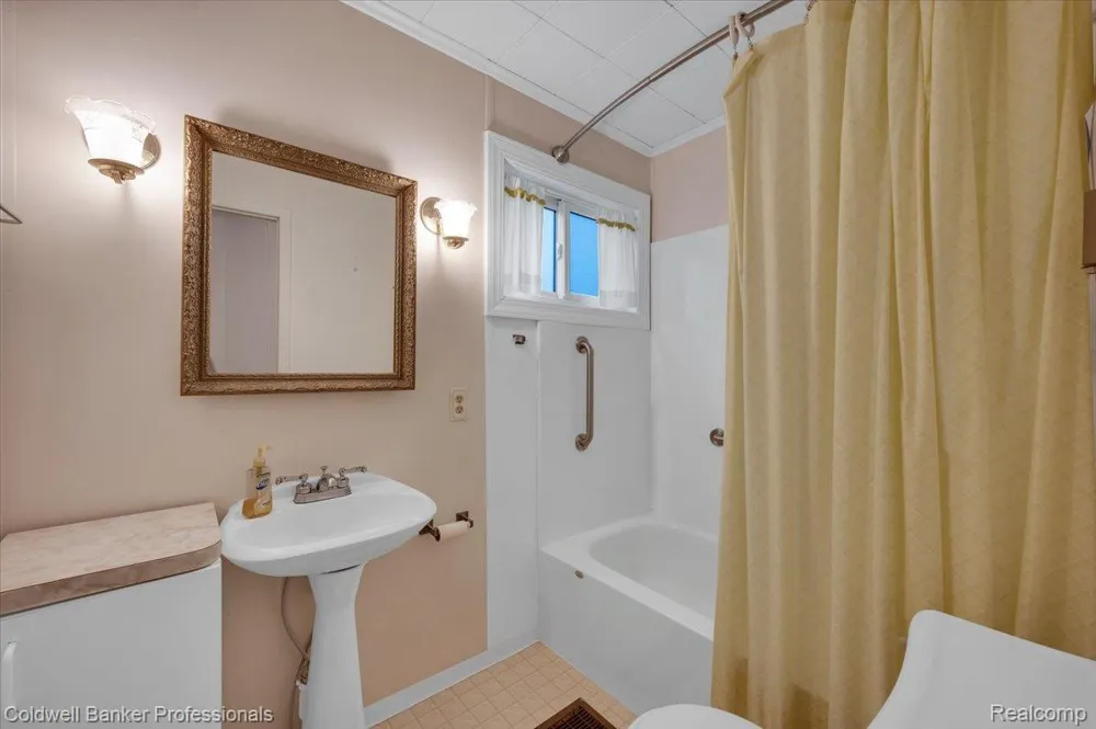 733 Lakeshore Drive Deerfield Township, MI 48421
