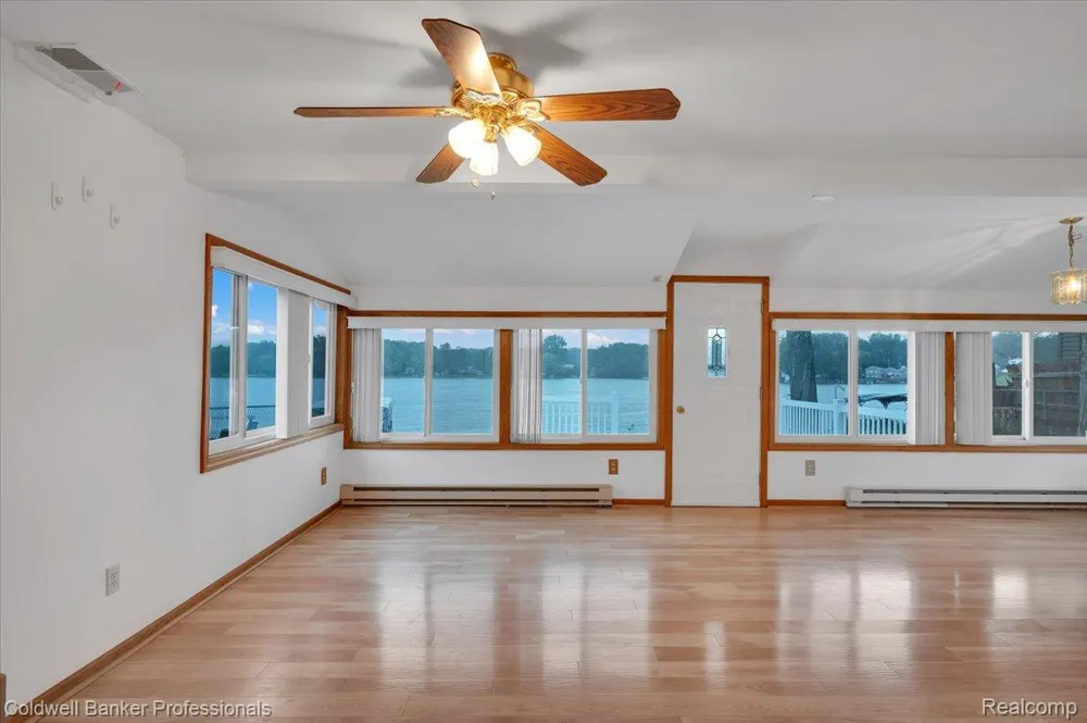 733 Lakeshore Drive Deerfield Township, MI 48421