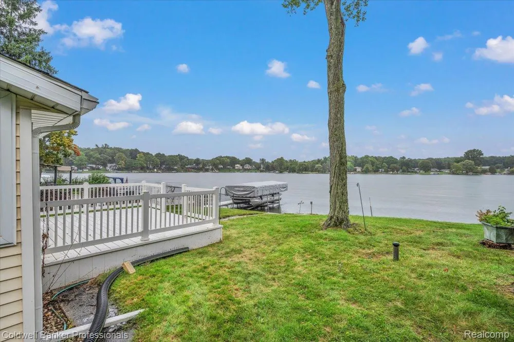 733 Lakeshore Drive Deerfield Township, MI 48421