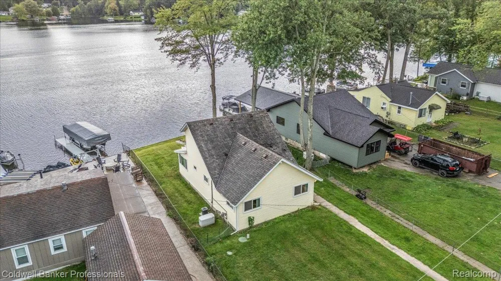 733 Lakeshore Drive Deerfield Township, MI 48421