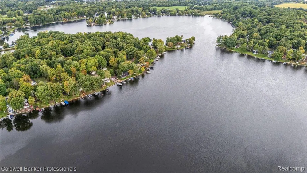 733 Lakeshore Drive Deerfield Township, MI 48421