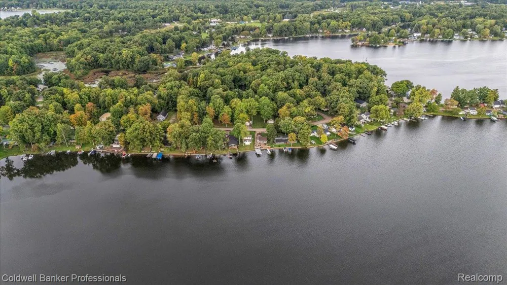 733 Lakeshore Drive Deerfield Township, MI 48421