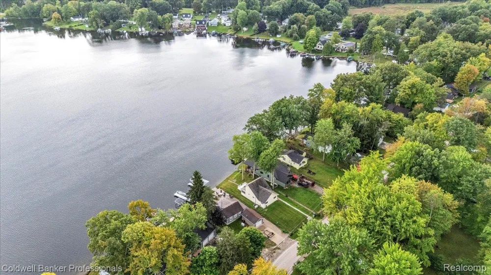 733 Lakeshore Drive Deerfield Township, MI 48421