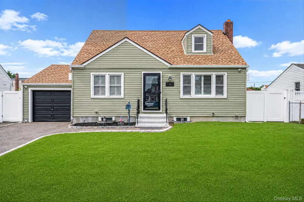 13 Maple Drive Lindenhurst, NY 11757