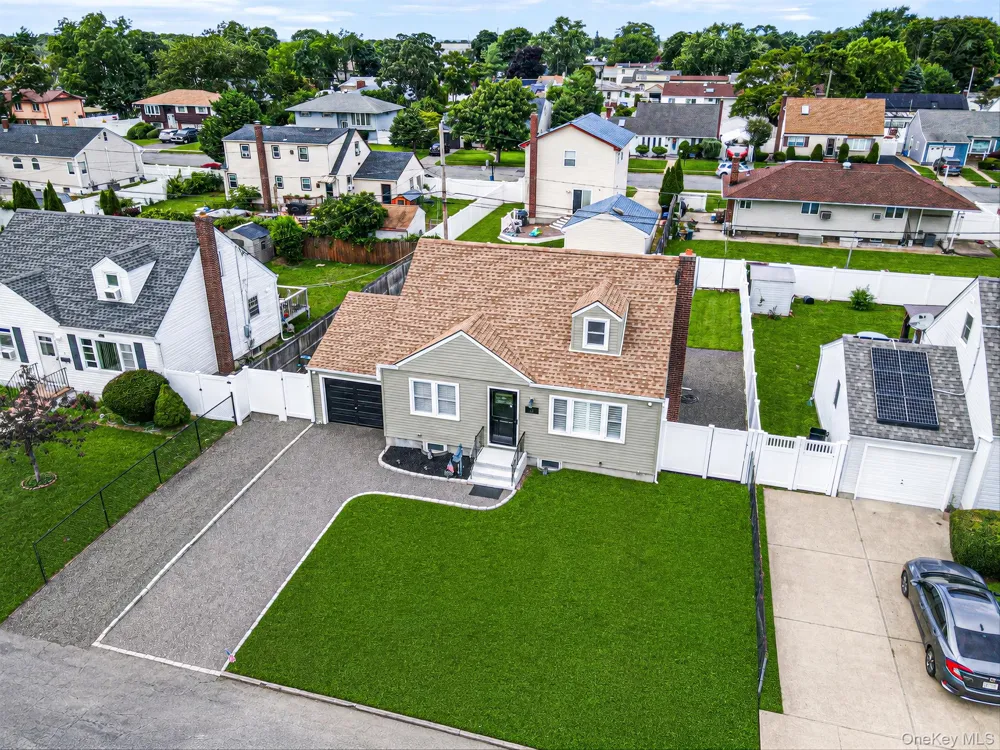 13 Maple Drive Lindenhurst, NY 11757