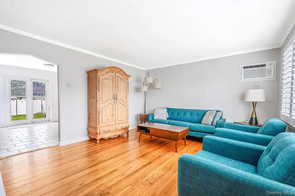 13 Maple Drive Lindenhurst, NY 11757