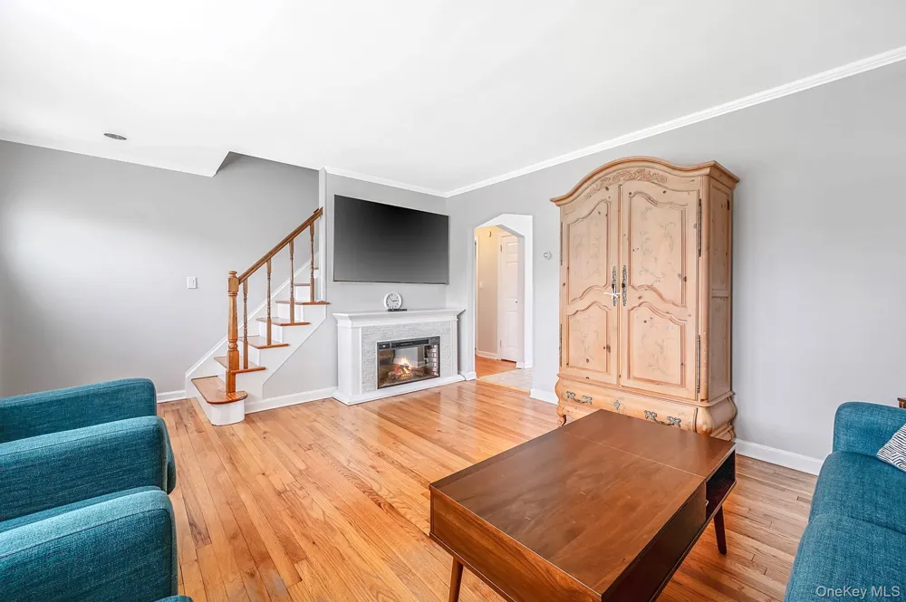 13 Maple Drive Lindenhurst, NY 11757
