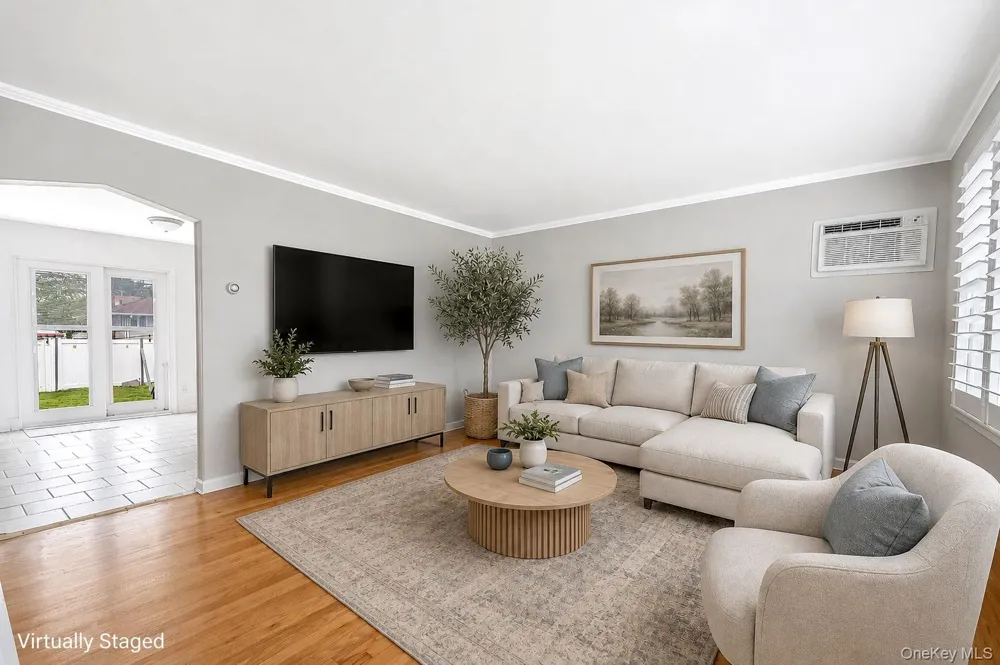 13 Maple Drive Lindenhurst, NY 11757