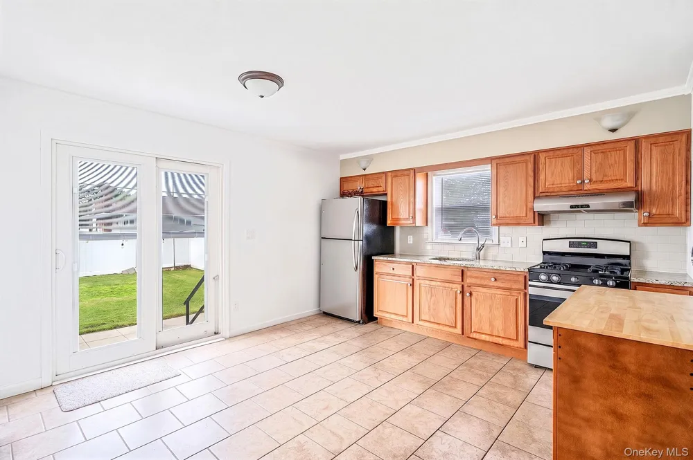 13 Maple Drive Lindenhurst, NY 11757