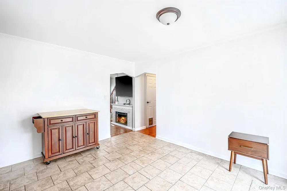 13 Maple Drive Lindenhurst, NY 11757