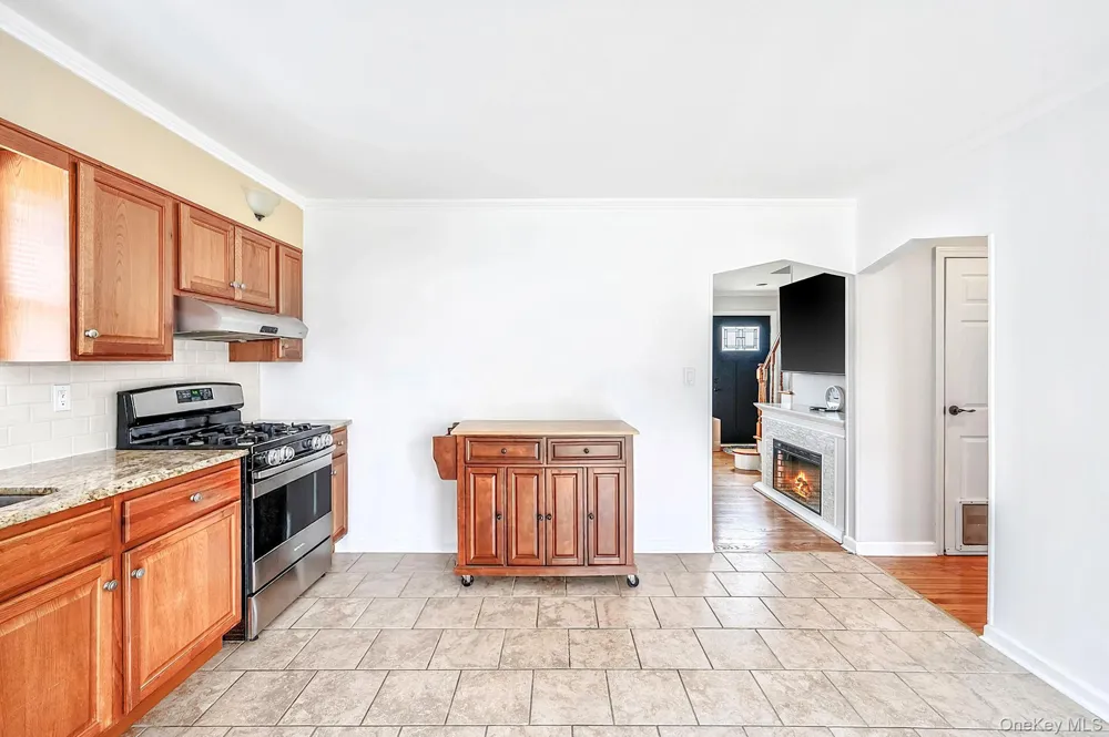 13 Maple Drive Lindenhurst, NY 11757