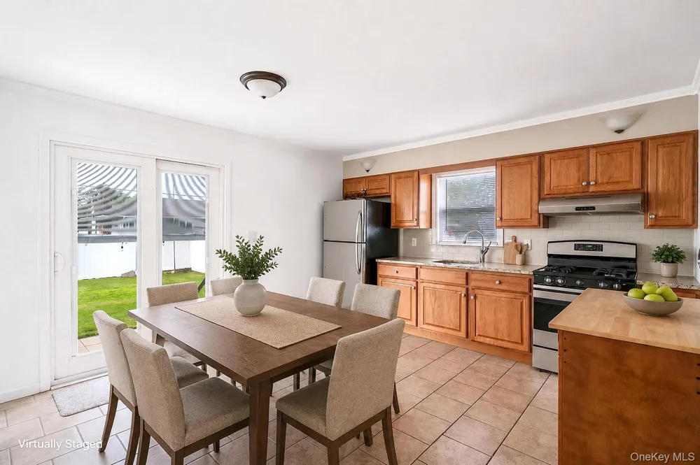 13 Maple Drive Lindenhurst, NY 11757