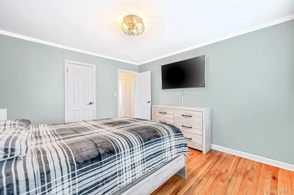 13 Maple Drive Lindenhurst, NY 11757