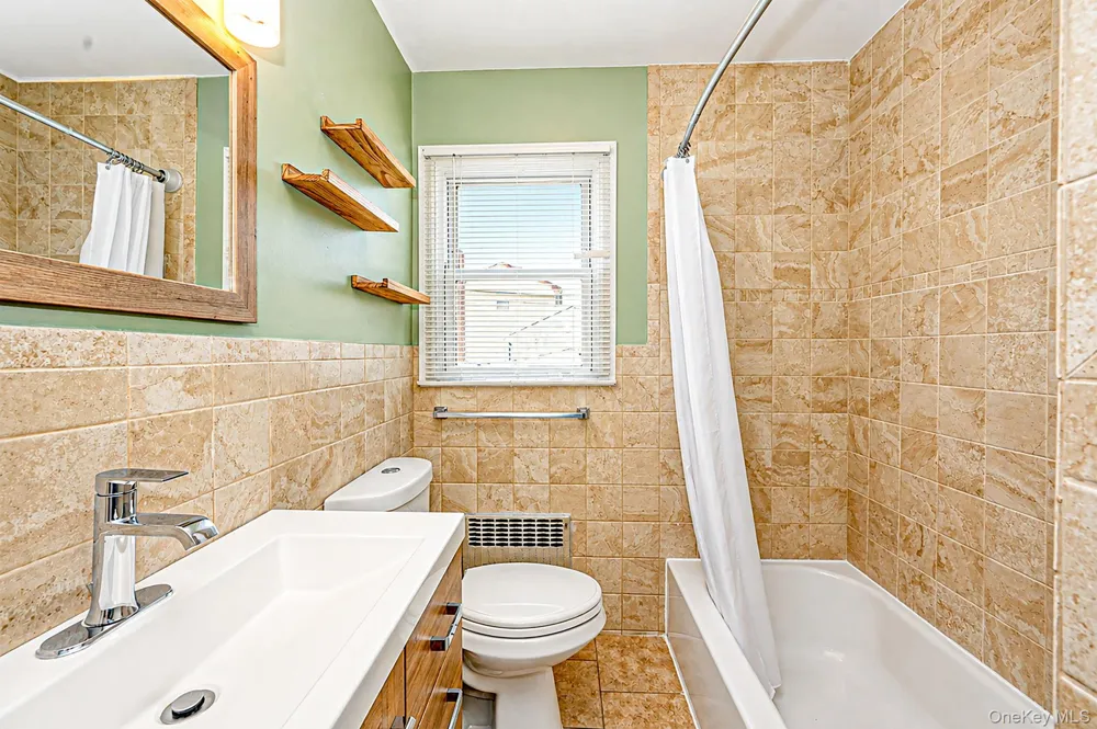 13 Maple Drive Lindenhurst, NY 11757