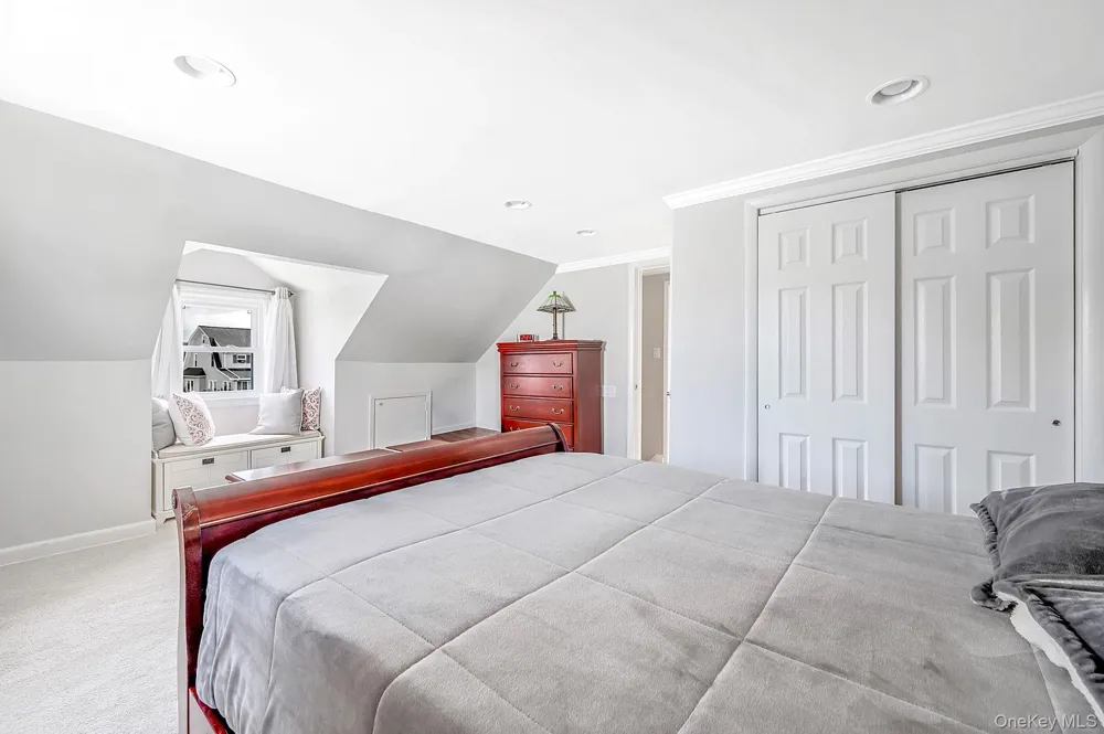 13 Maple Drive Lindenhurst, NY 11757