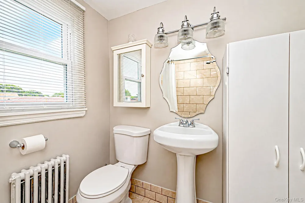 13 Maple Drive Lindenhurst, NY 11757