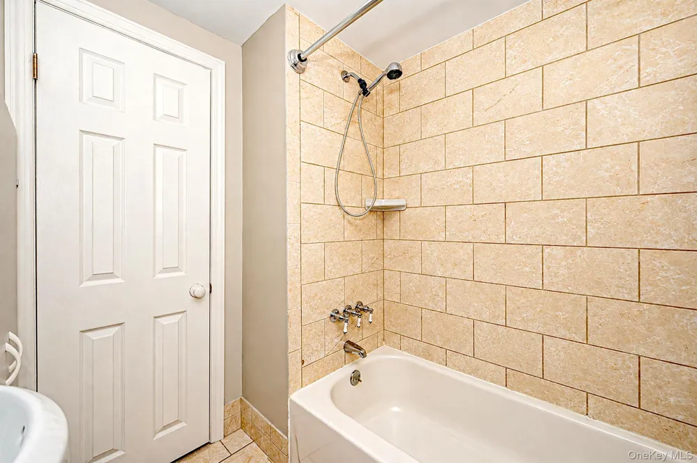 13 Maple Drive Lindenhurst, NY 11757
