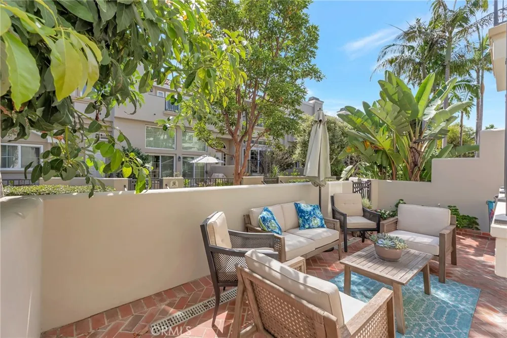 6065 Shadowbrook Circle Huntington Beach, CA 92648