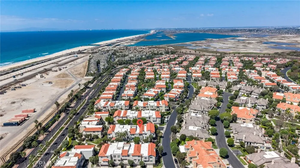 6065 Shadowbrook Circle Huntington Beach, CA 92648
