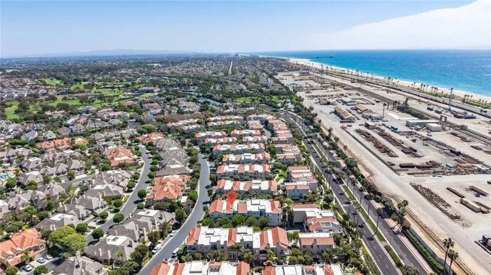 6065 Shadowbrook Circle Huntington Beach, CA 92648
