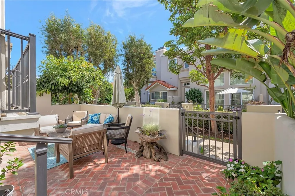 6065 Shadowbrook Circle Huntington Beach, CA 92648