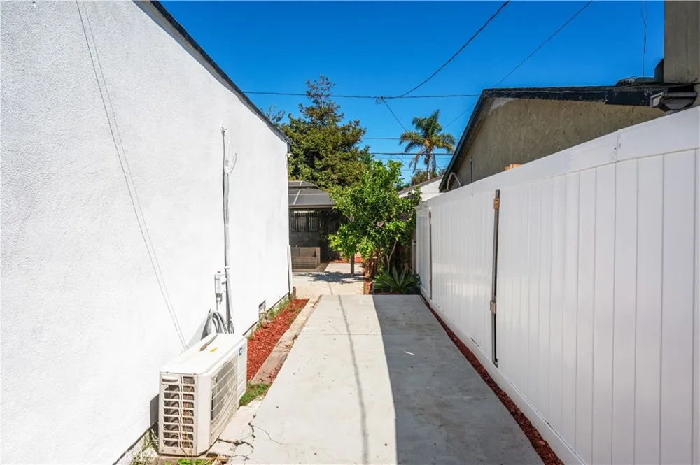 15212 Arcturus Avenue Gardena, CA 90249