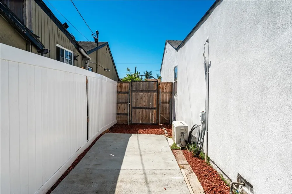 15212 Arcturus Avenue Gardena, CA 90249