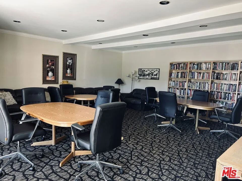 4949 Genesta Avenue #409 Los Angeles, CA 91316