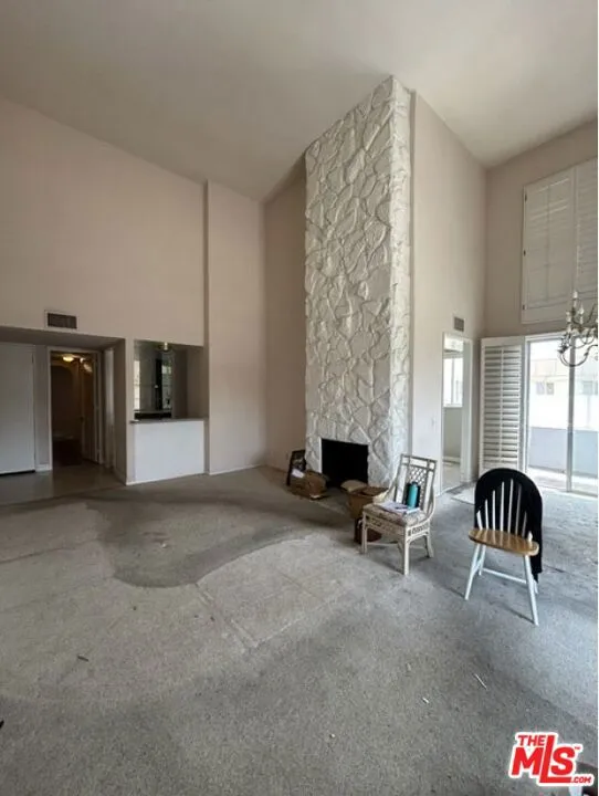 4949 Genesta Avenue #409 Los Angeles, CA 91316