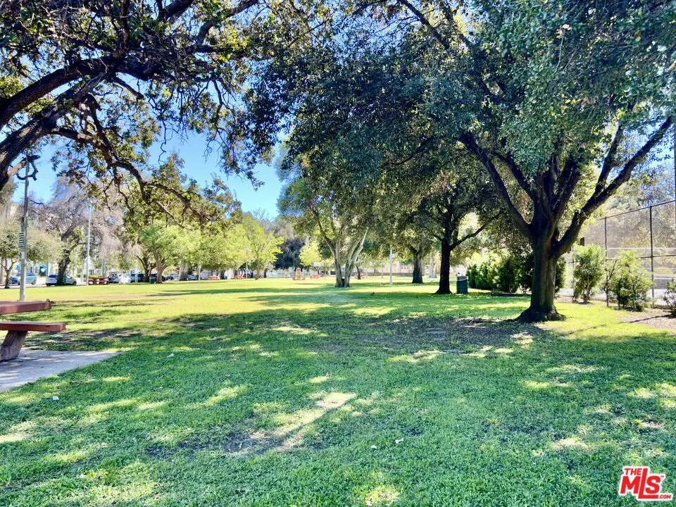 4949 Genesta Avenue #409 Los Angeles, CA 91316