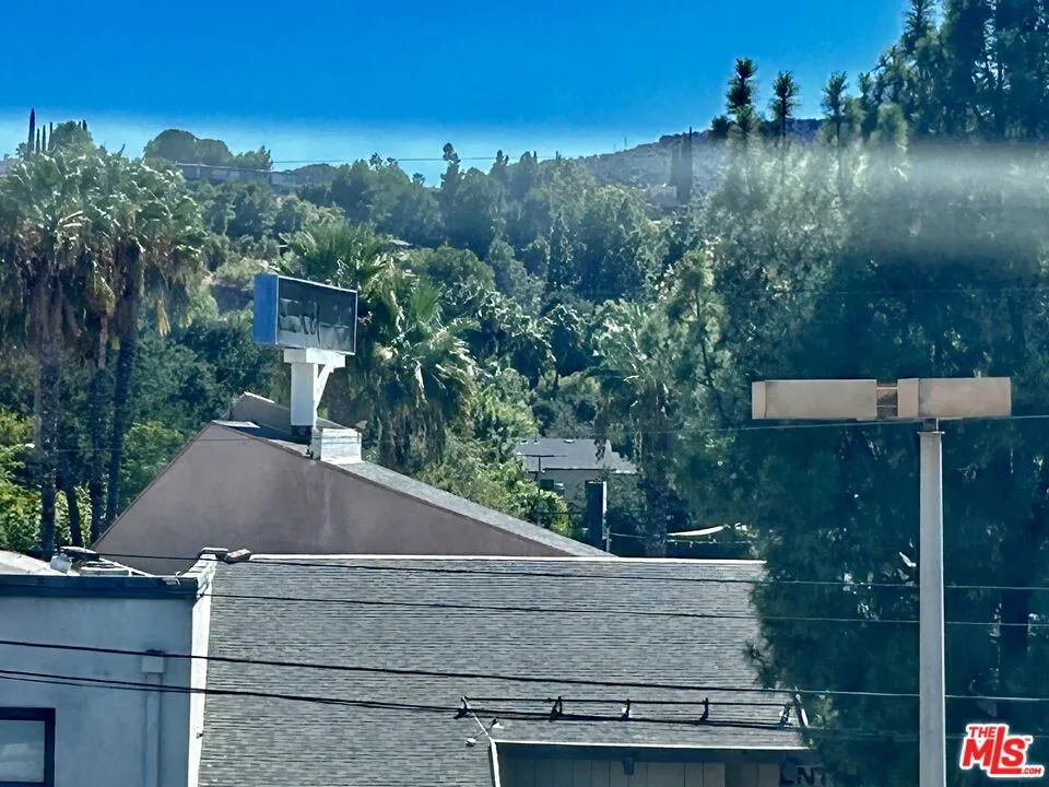 4949 Genesta Avenue #409 Los Angeles, CA 91316