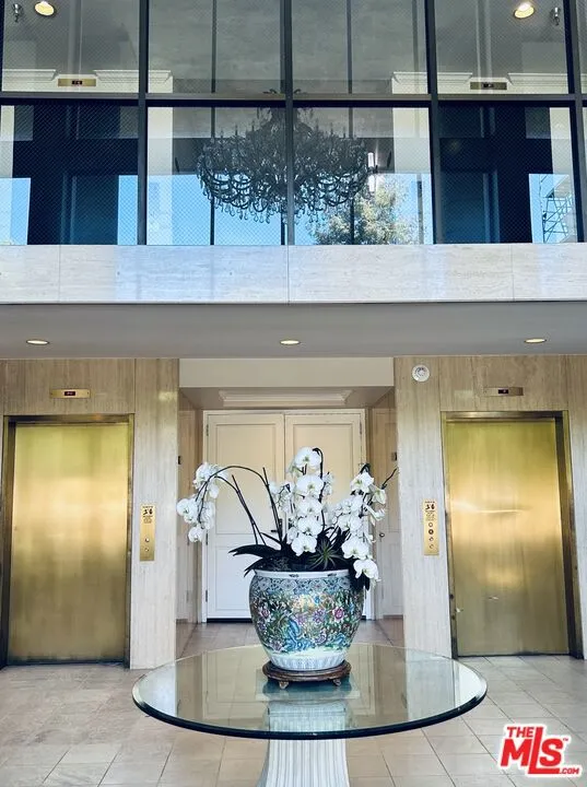 4949 Genesta Avenue #409 Los Angeles, CA 91316