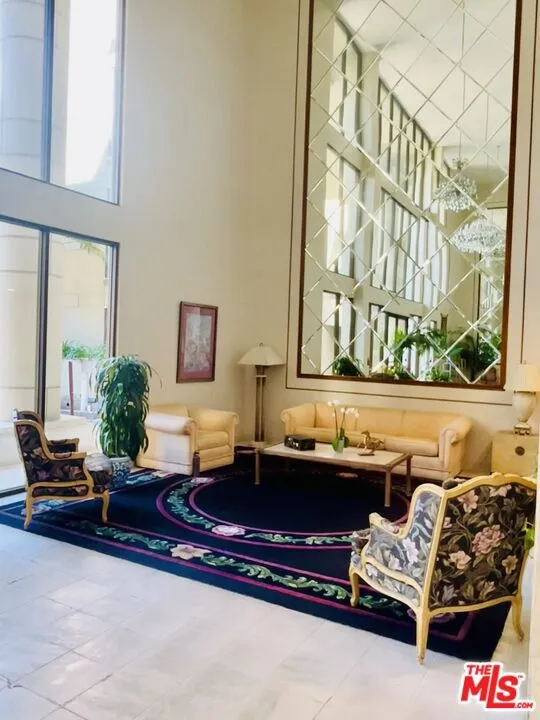 4949 Genesta Avenue #409 Los Angeles, CA 91316